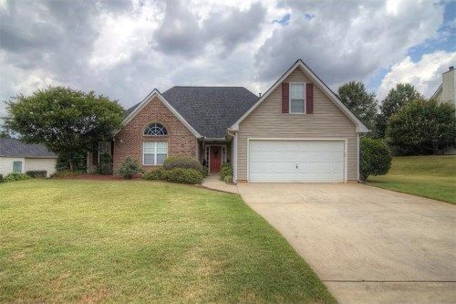 563 Red Tip Lane, Loganville, GA 30052