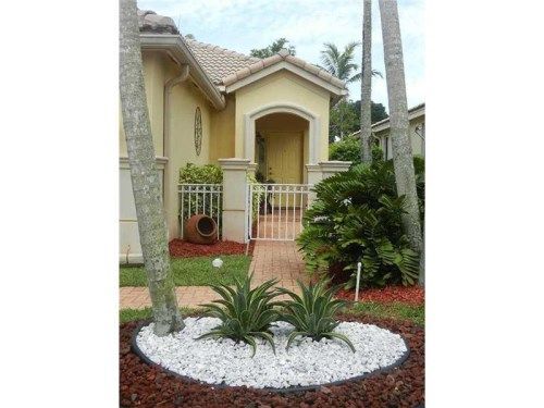 340 Conservation Dr, Fort Lauderdale, FL 33327