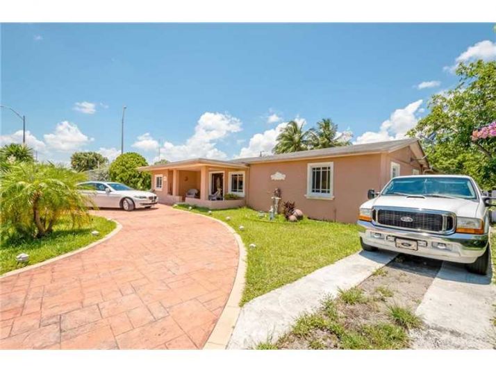 201 E 62nd St, Hialeah, FL 33013