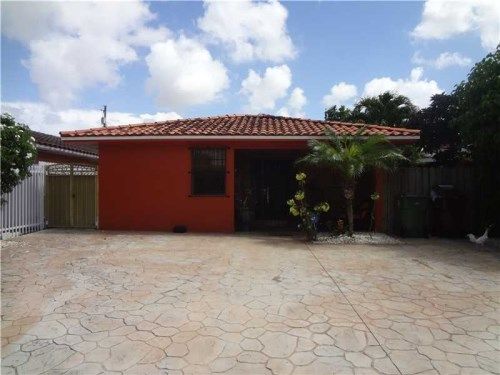 868 E 33rd St, Hialeah, FL 33013
