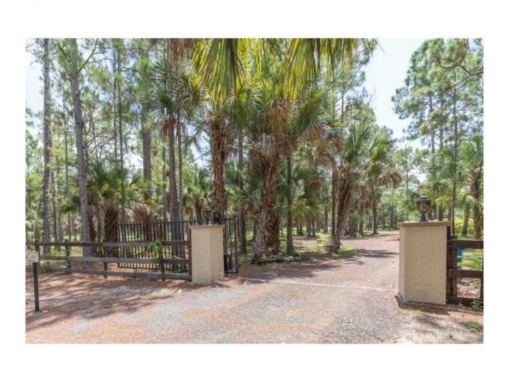 1154 Gallop Dr, Loxahatchee, FL 33470