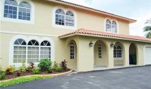 7515 N Oakmont Dr Hialeah, FL 33015