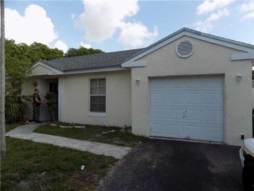 5791 Woodland Point Dr, Fort Lauderdale, FL 33319