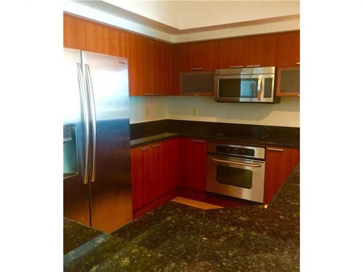 14951 Royal Oaks Ln # 2204, Miami, FL 33181