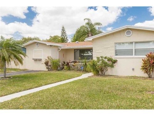 910 E Hawthorne Cir, Hollywood, FL 33021