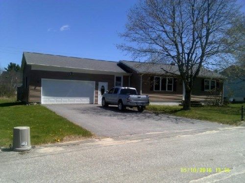 35 Gina Street, Lewiston, ME 04240