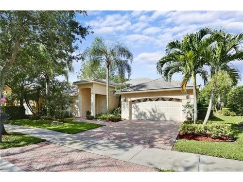 2883 Oakbrook Dr, Fort Lauderdale, FL 33332