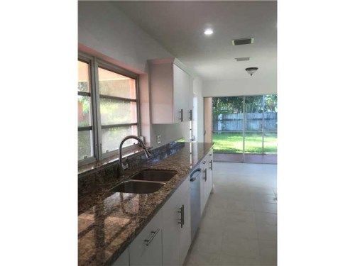 1271 W 61st Pl, Hialeah, FL 33012