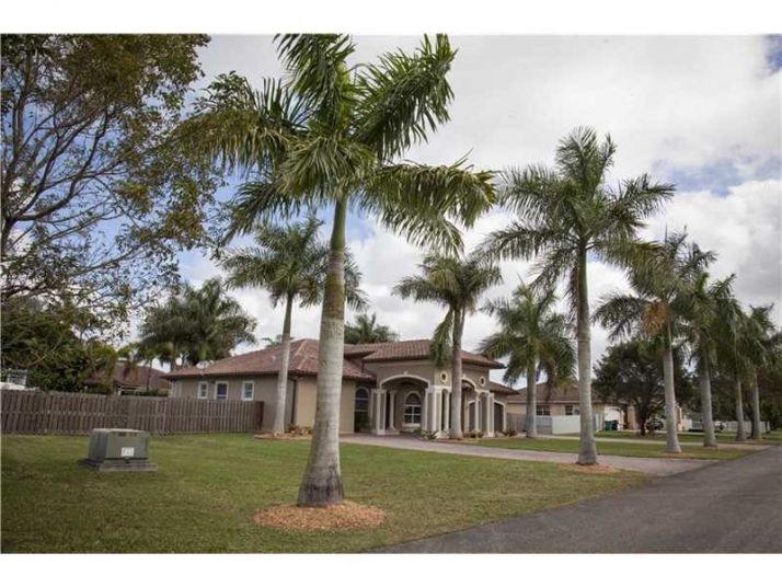 18585 SW 266th St, Homestead, FL 33031