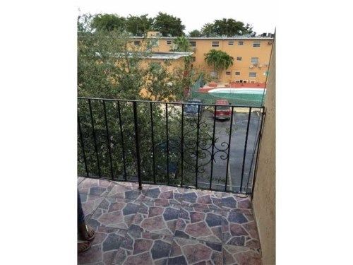 1305 W 53rd St # 422, Hialeah, FL 33012