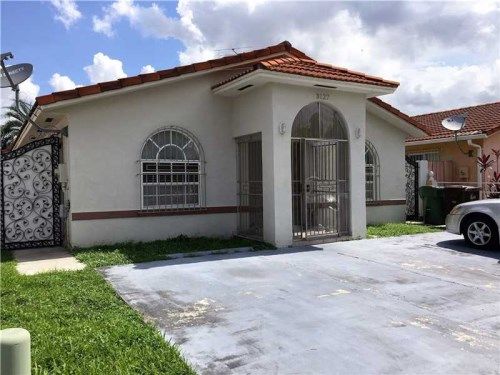 3127 W 70th Ter, Hialeah, FL 33018