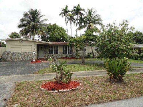 5835 W 13th Ct, Hialeah, FL 33012