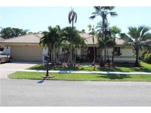 1821 W Oak Knoll Cir, Fort Lauderdale, FL 33324