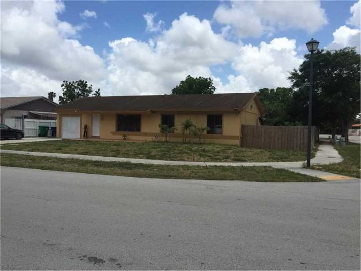 5930 NW 200th St, Hialeah, FL 33015