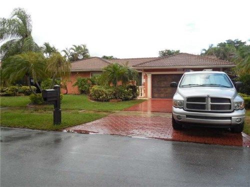 20041 NW 65th Ct, Hialeah, FL 33015