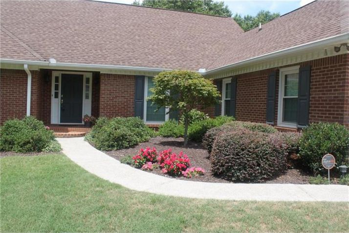 140 Glenclairn Court, Roswell, GA 30076