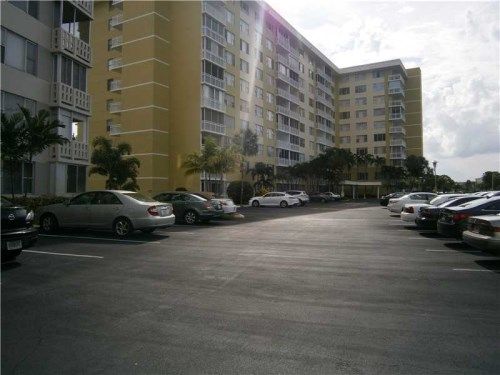 4400 Hillcrest Dr # 305, Hollywood, FL 33021