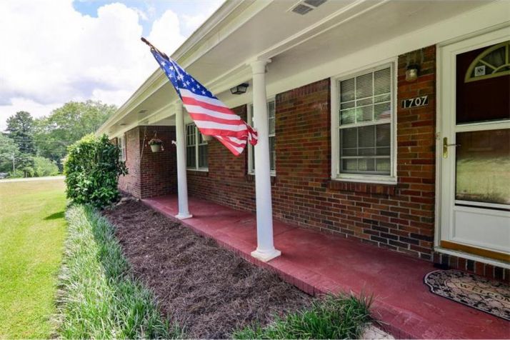 1707 Seayes Road, Mableton, GA 30126