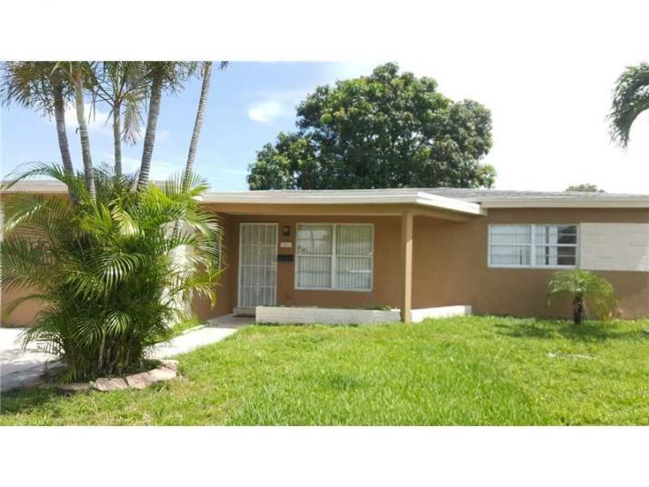 7451 Eaton St, Hollywood, FL 33024