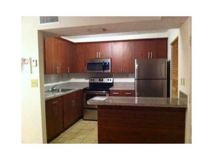 1074 N Hiatus Rd # 1074, Hollywood, FL 33026