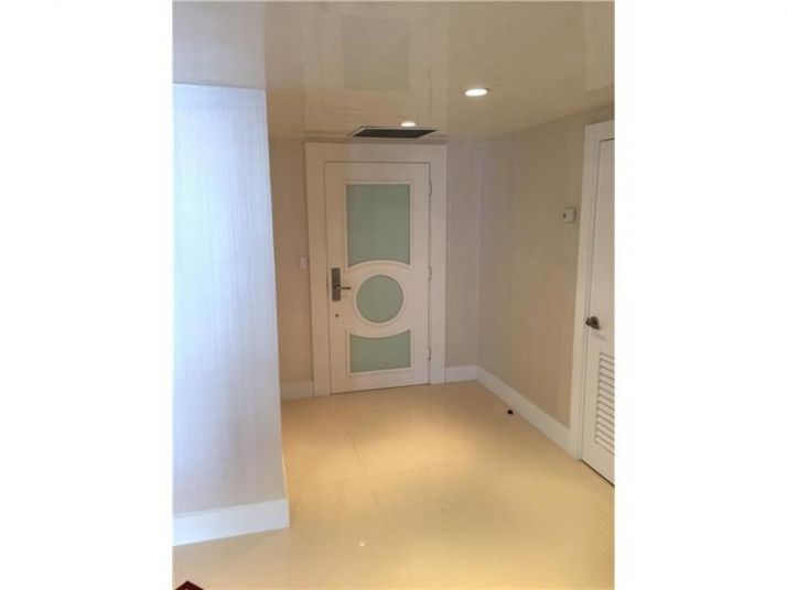 10180 W Bay Harbor Dr # 2B, Miami Beach, FL 33154