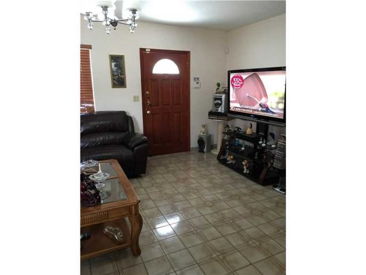 720 E 42nd St, Hialeah, FL 33013