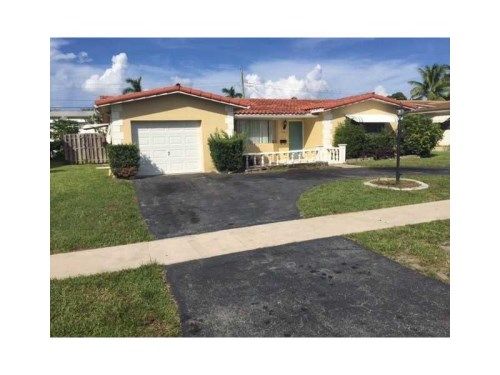 609 S Crescent Dr, Hollywood, FL 33021