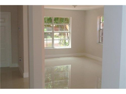 19811 NW 82nd Ct, Hialeah, FL 33015