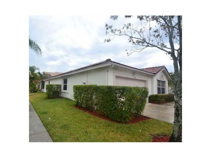18206 SW 4th St, Hollywood, FL 33029