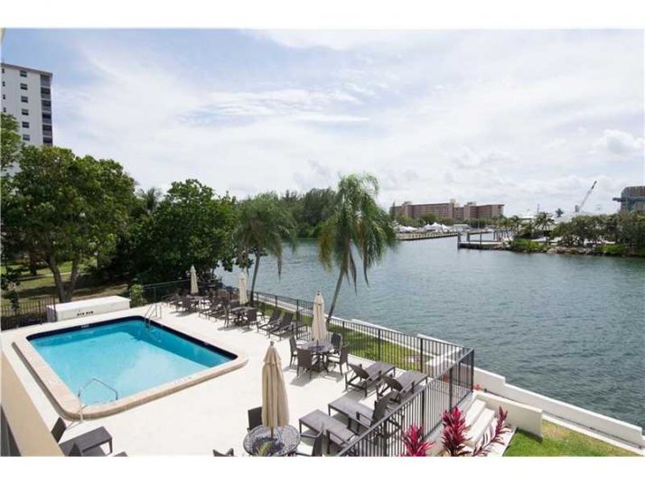 1609 N Riverside Dr # 202, Pompano Beach, FL 33062