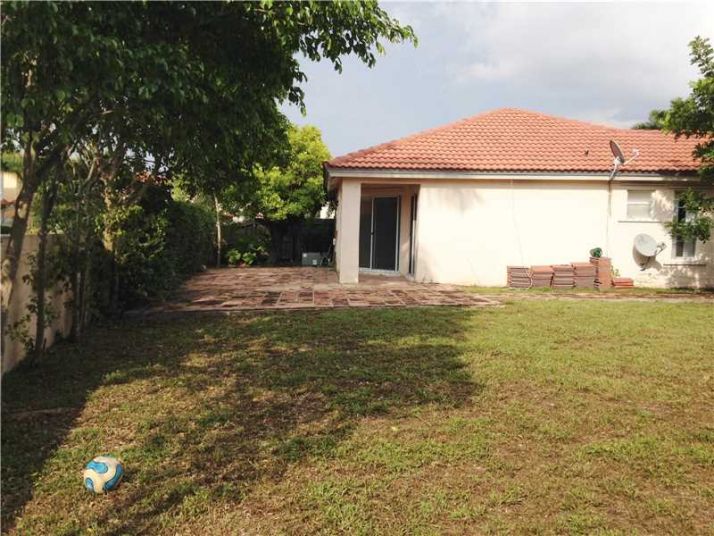 10315 NW 56th St, Miami, FL 33178