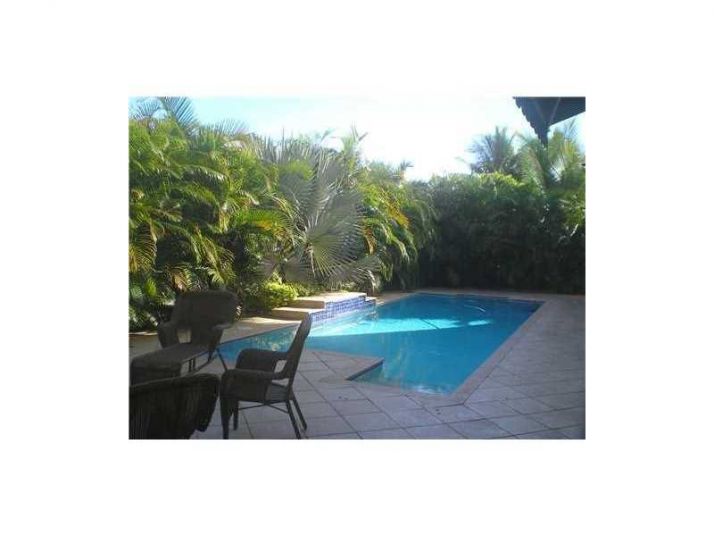 11321 NW 64th Ter, Miami, FL 33178