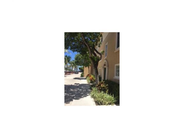 2945 NE 185th St # 1412, Miami, FL 33180