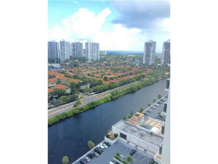 3625 N Country Club Dr # 2309, Miami, FL 33180