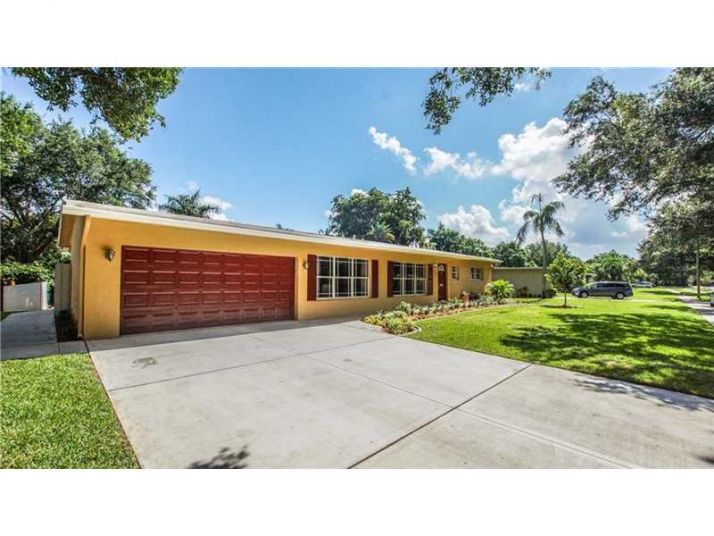 5369 Plantation Rd, Fort Lauderdale, FL 33317