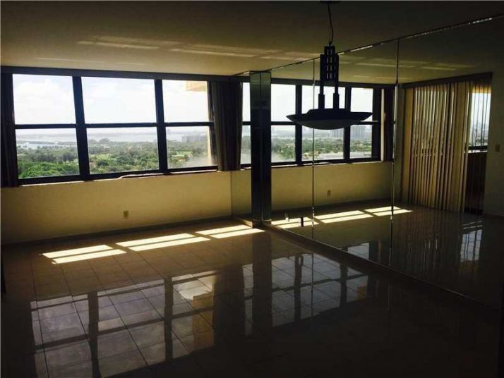 2555 COLLINS AV # 2406, Miami Beach, FL 33140