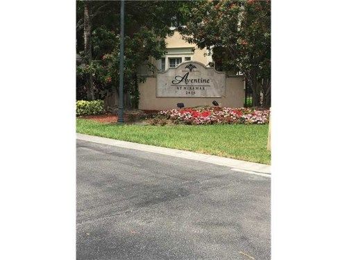 2494 Centergate Dr # 106, Hollywood, FL 33025