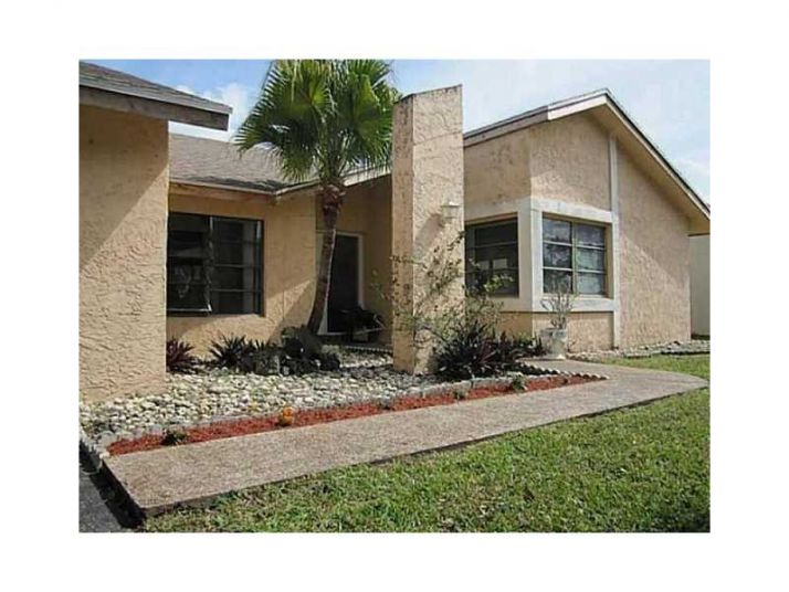 504 NW 102 Way, Fort Lauderdale, FL 33324