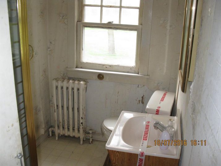 1424 parkview, whiting, IN 46394