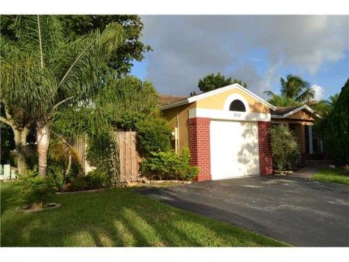 8430 NW 193rd Ln, Hialeah, FL 33015