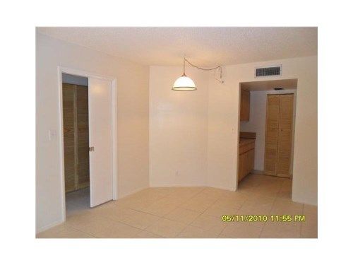 303 Gardens Dr # 105, Pompano Beach, FL 33069