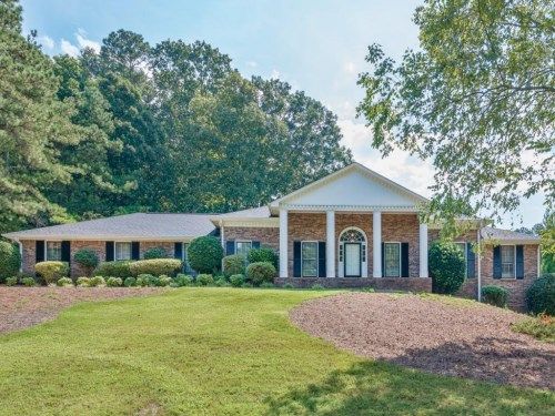 555 Oakhaven Drive, Roswell, GA 30075