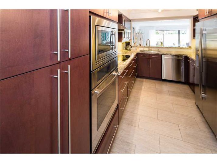 3520 MAGELLAN CR # 735, Miami, FL 33180