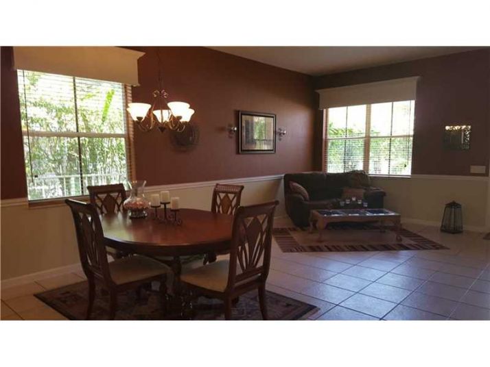 885 Hawthorn Ter, Fort Lauderdale, FL 33327