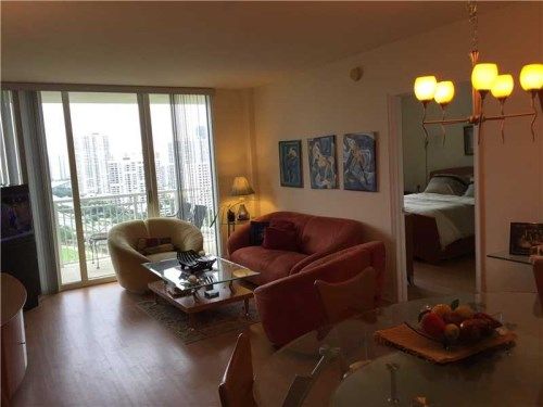 19501 W Country Club Dr # 2215, Miami, FL 33180