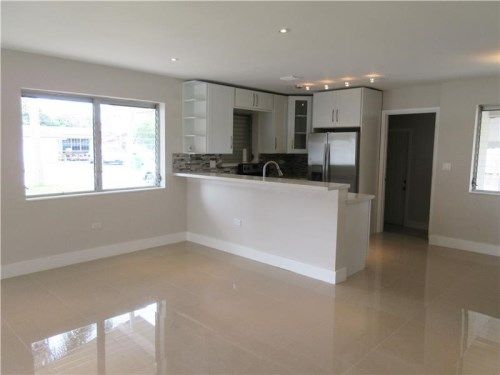 2913 Arcadia Dr, Hollywood, FL 33023