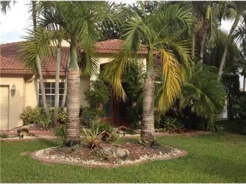 1061 NW 185th Ave, Hollywood, FL 33029