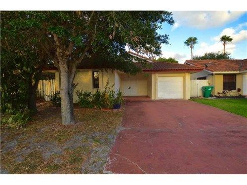 19075 NW 84th Ct, Hialeah, FL 33015