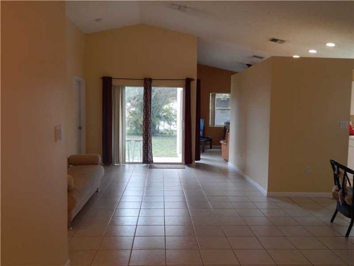 20302 SW 3rd St, Hollywood, FL 33029