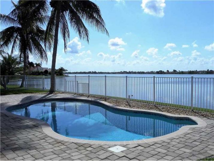 19420 NW 24th Place, Hollywood, FL 33029